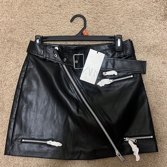 Black Leather Zara skirt - Picture 2 of 3